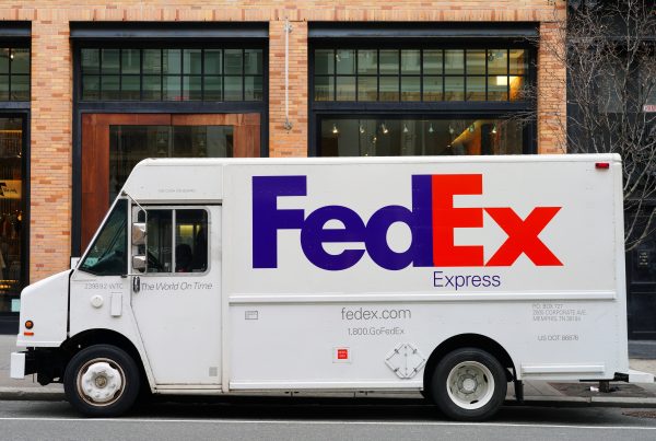 Amazon et FedEx simplifient les retours de colis avec plus de 1500 points de dépôt
