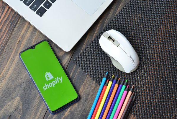 Amazon et Shopify représentent 50 % du e-commerce américain en 2025