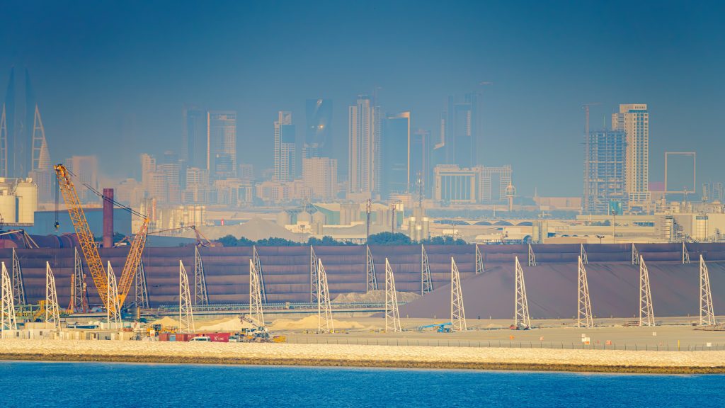 Un centre de données Amazon Web Services au Moyen-Orient, endommagé par des attaques iraniennes ciblant l'infrastructure cloud dans la région du Golfe