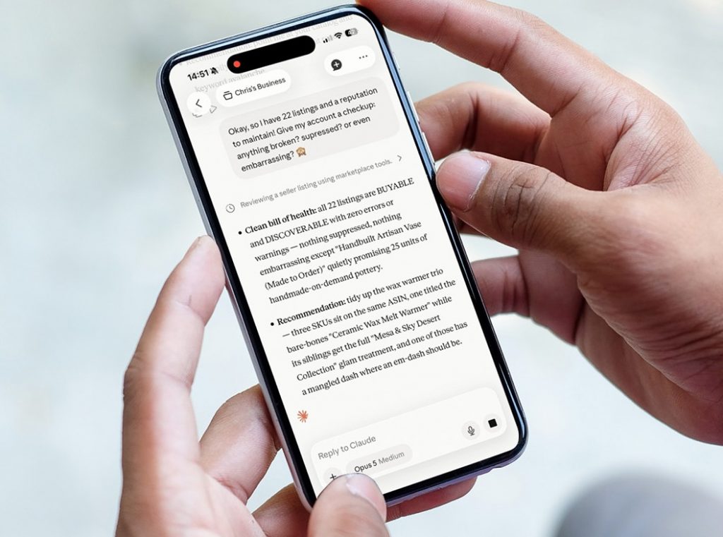 Interface de Claude d'Anthropic affichant un audit de compte Amazon grâce au nouveau plugin Seller Assistant