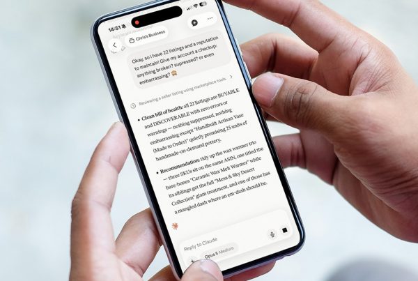 Interface de Claude d'Anthropic affichant un audit de compte Amazon grâce au nouveau plugin Seller Assistant