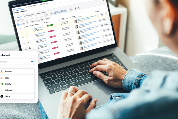 Interface Seller Central affichant des produits connectés simultanément à Amazon, Shopify, Walmart, TikTok Shop et eBay grâce aux nouveaux outils multicanaux